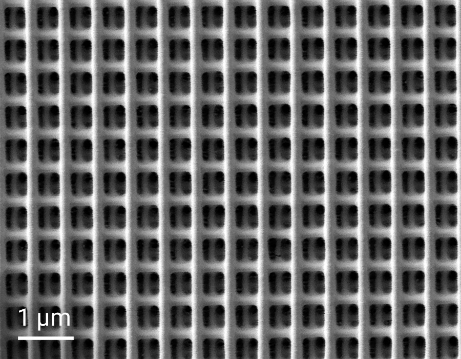 SEM image of a woodpile 2PP (Two-Photon Polymerization) nanofabrication of 155nm lines