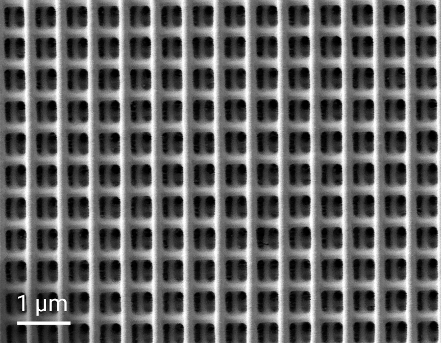 SEM image of a woodpile 2PP (Two-Photon Polymerization) nanofabrication of 155nm lines