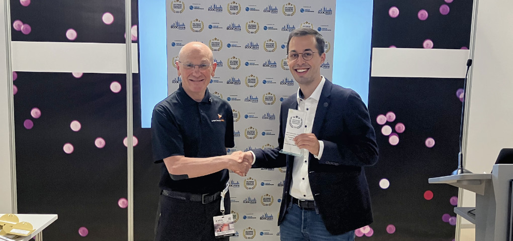 Jan Szabados, Product Manager at Nanoscribe, receives the ECOC Industry Award in the category "Most Innovative Product / Most Innovative Chip-Scale Packaging" for Quantum X align, a microfabrication system dedicated to photonics manufacturing and packaging.