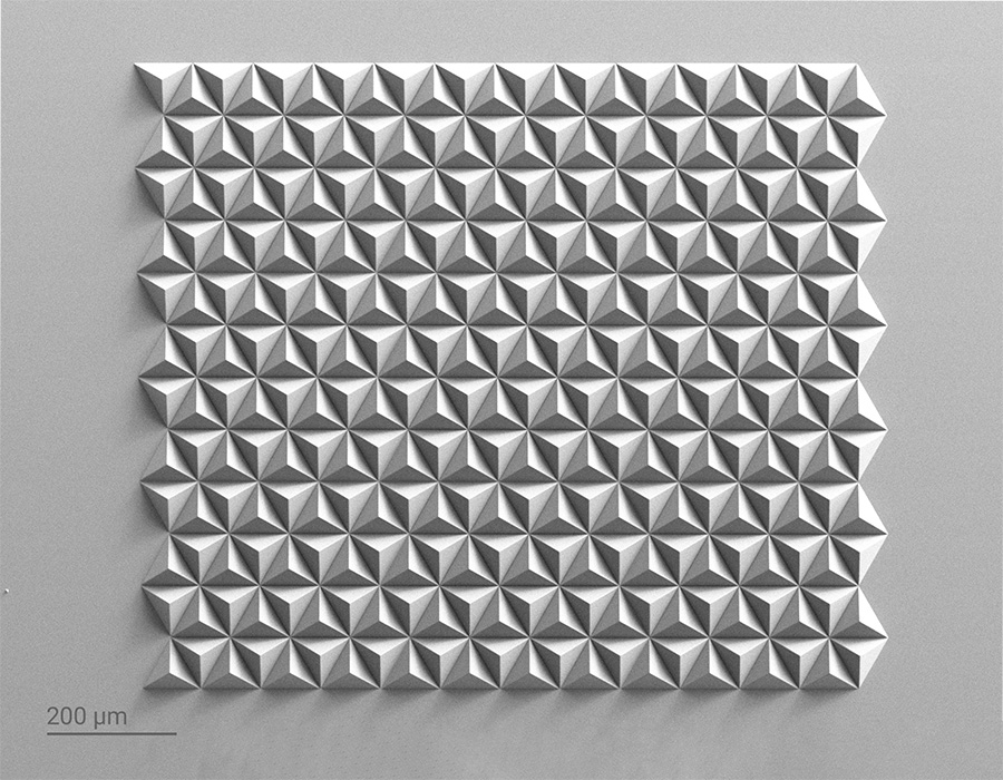 periodic array of 2.5D corner cube microstructures