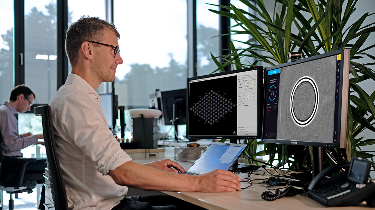 Man sitting on a desk working with the Quantum X shape software