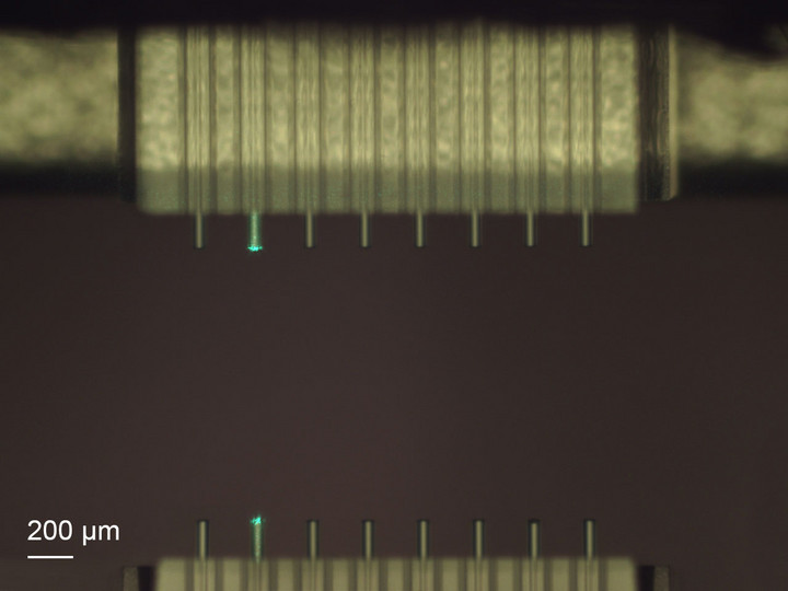 Coupling of micro-lensed single-mode fiber arrays