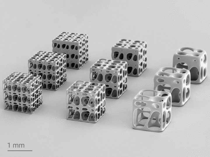 A cube array is 3D printed with varying porosity