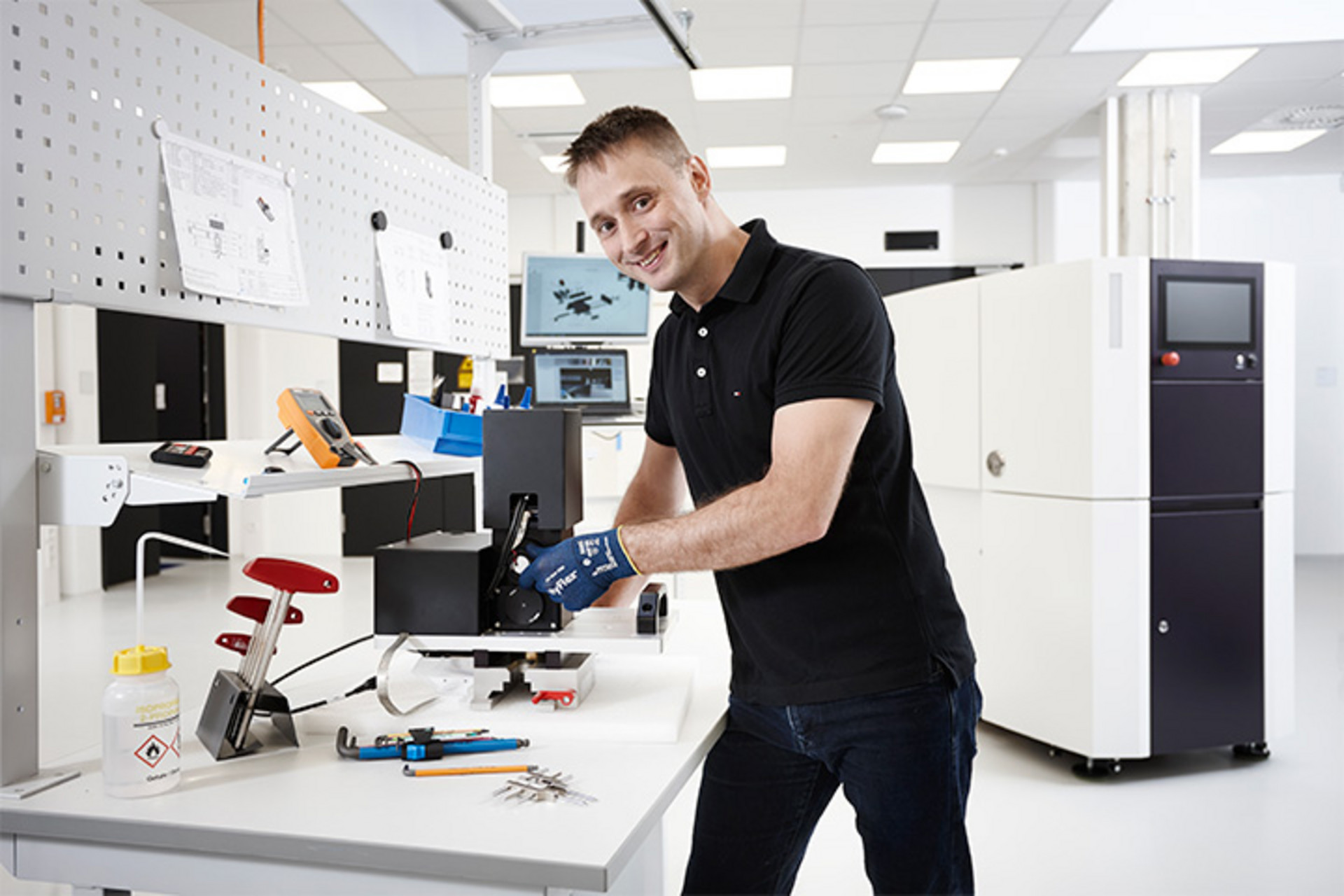 Portrait of our Assembly & Production Planning Specialist Sascha at work