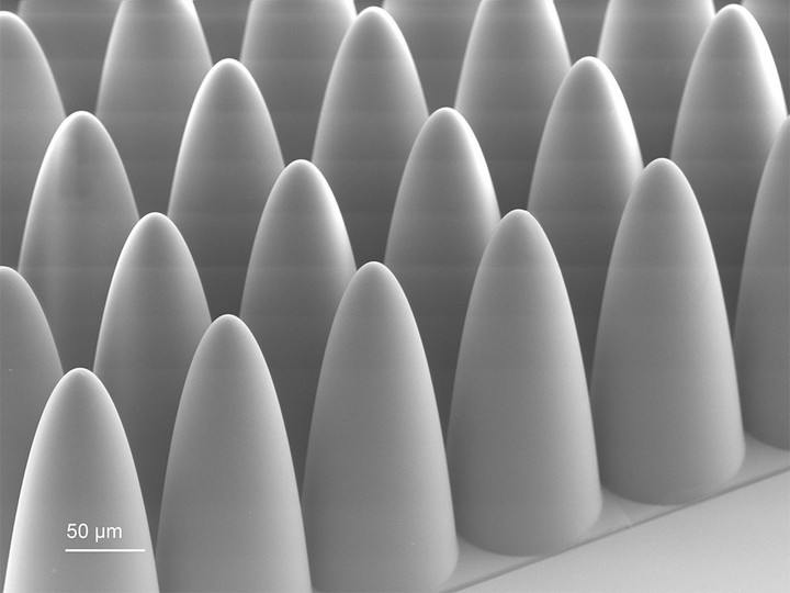 High-aspect ratio microlens array fabricated by Quantum X litho powered by 2GL