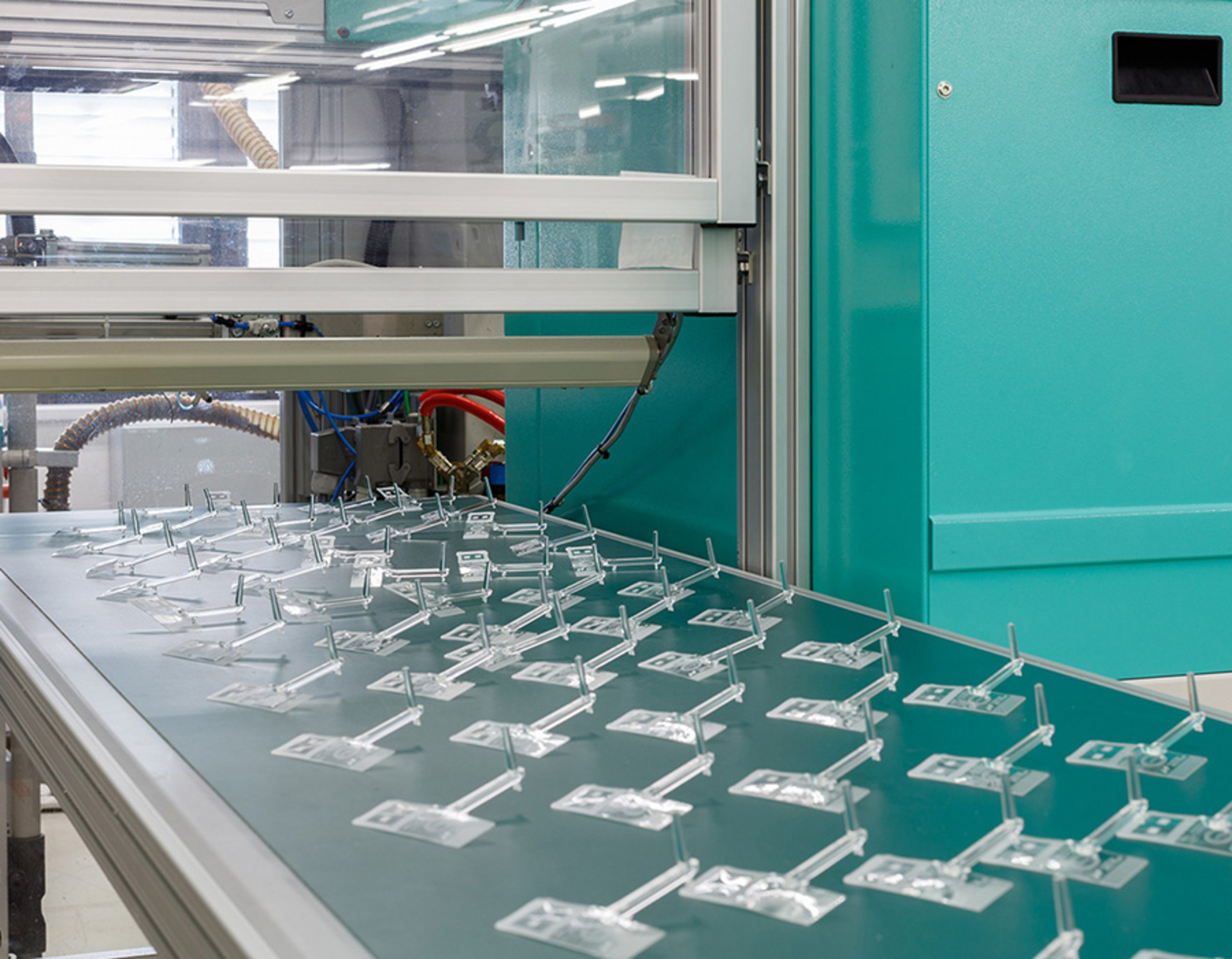 PMMA replicas on a manufacturing belt