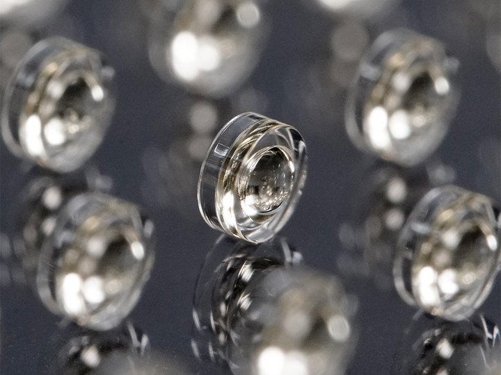 225 double-sided aspherical lenses on the side of a shape-integrated holder.