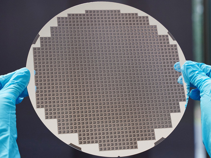 8-inch glass wafer with fiducial markers is populated with 7,200 aligned microlenses across a 30 × 30 chip array